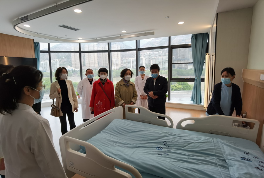02党委书记姜德民、校长任晖在甘肃达尔健康复医院访企拓岗_调整大小.jpg