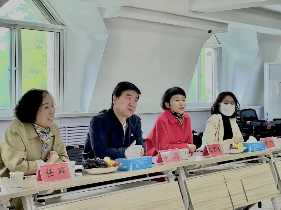 03党委书记姜德民、校长任晖在兰州手足外科医院访企拓岗_调整大小.jpg