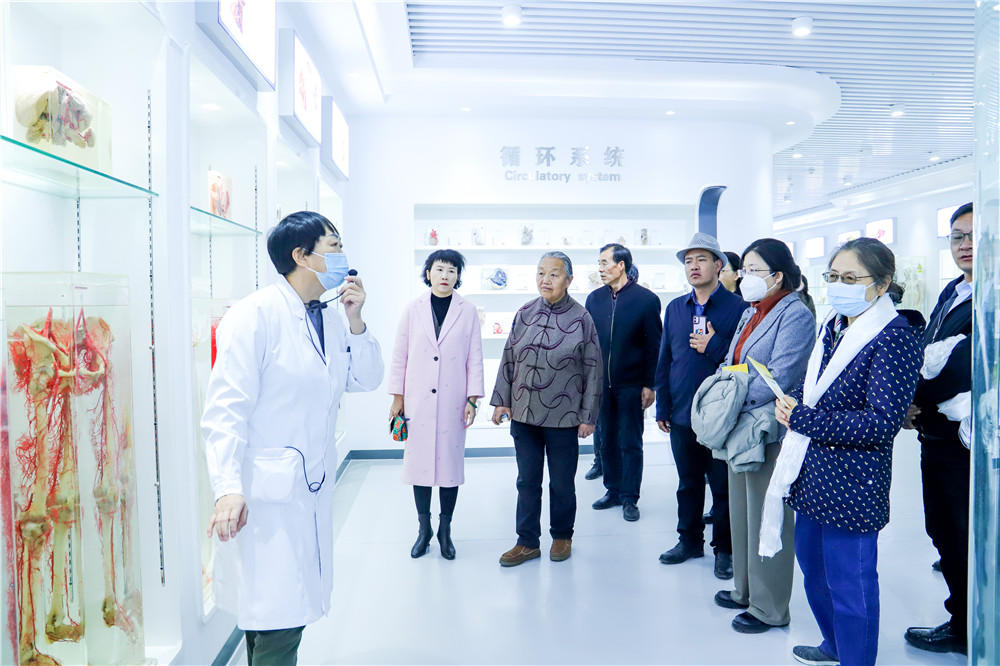2023年3月21日   甘肃卫生职业学院与奇正藏药共建“藏医药产业学院”揭牌仪式 (5).jpg
